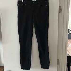 Jcrew toothpick ankle jeans in black. 93% cotton, 5% polyester, 2% elastane.